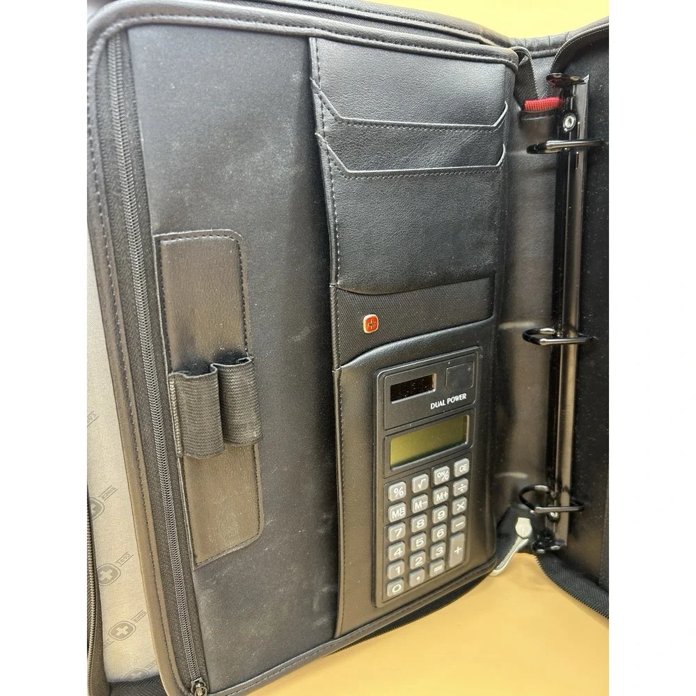 Wenger Executive Business Vinyl Zippered Padfolio - Black 3 ring binder w/calc